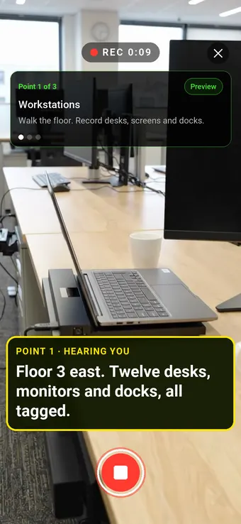 Walk Cam recording a row of office desks with monitors and docking stations during an asset survey, with the point card and the live transcription of the count